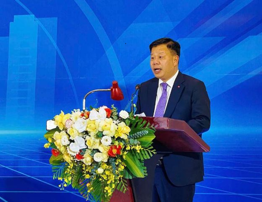 &Ocirc;ng L&ecirc; Trung Ki&ecirc;n, Ph&oacute; Chủ tịch UBND TP. Hải Ph&ograve;ng ph&aacute;t biểu tại buổi lễ