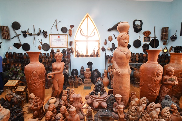 Gốm Bầu Tr&uacute;c