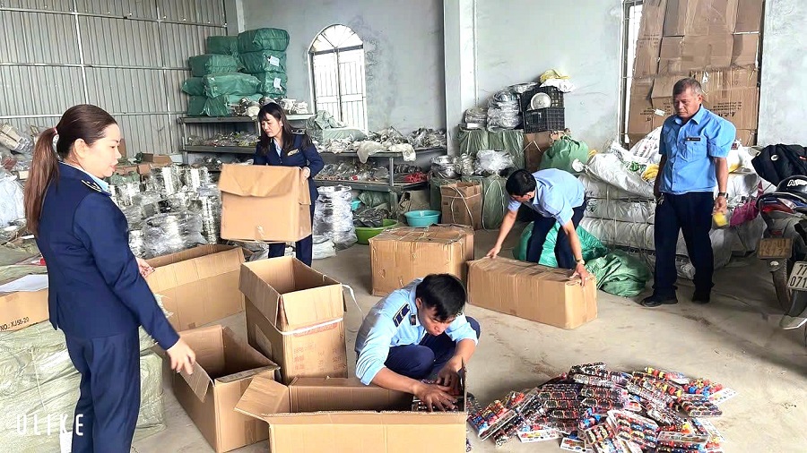Gia Lai: Tạm giữ gần 2.000 sản phẩm đồ chơi và gia dụng nhập lậu dịp cận Tết