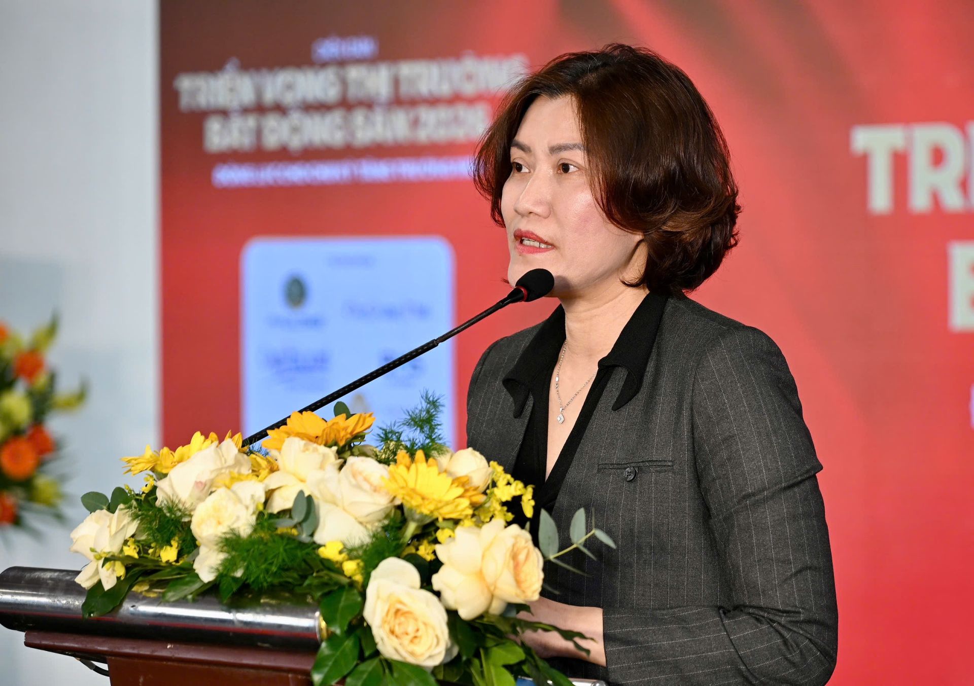 Nhà báo Nguyễn Thị Hồng Nga - Tổng Biên tập Báo Xây dựng chia sẻ tại Diễn đàn Nhà báo Nguyễn Thị Hồng Nga - Tổng Biên tập Báo Xây dựng chia sẻ tại Diễn đàn