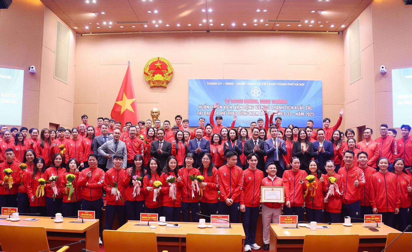 Hà Nội tuyên dương huấn luyện viên, vận động viên đạt thành tích xuất sắc tại SEA Games 33