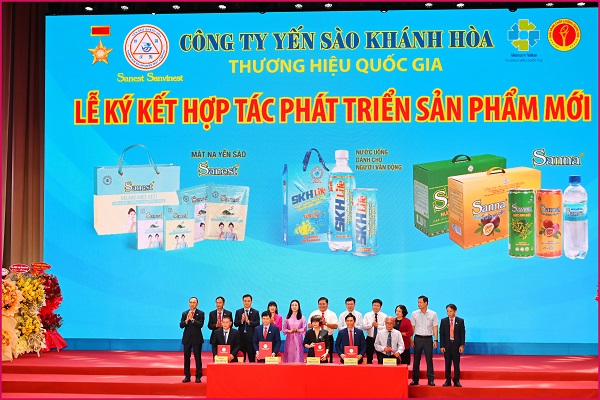 Lễ k&yacute; kết hợp t&aacute;c ph&aacute;t triển sản phẩm mới giữa C&ocirc;ng ty Yến s&agrave;o với c&aacute;c đối t&aacute;c