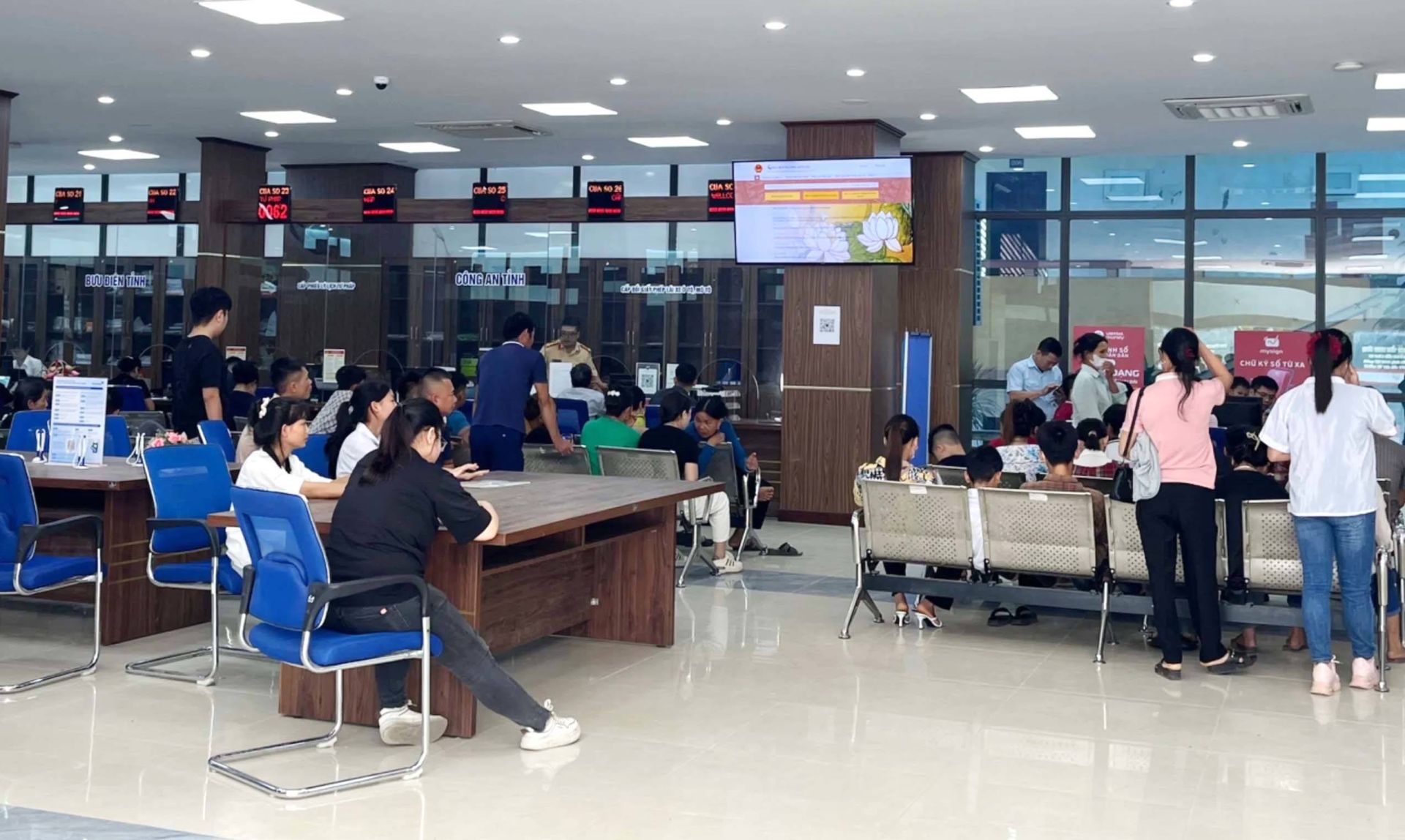 Lào Cai đạt loại xuất sắc Bộ chỉ số phục vụ người dân, doanh nghiệp trong thực hiện thủ tục hành chính năm 2025