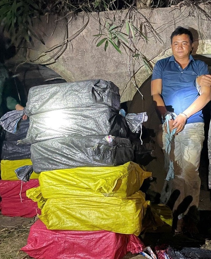 Quảng Ngãi: Bắt quả tang ghe chở 357 kg pháo lậu từ Campuchia về Việt Nam