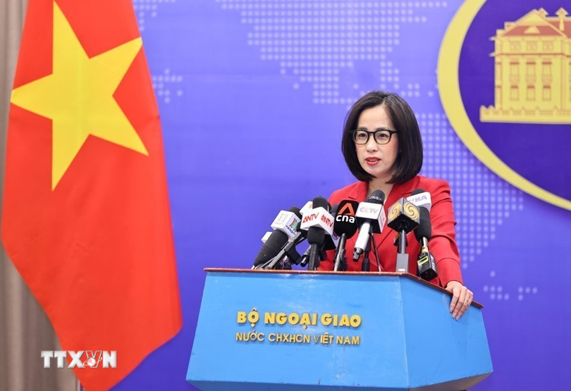 Người phát ngôn Bộ Ngoại giao Phạm Thu Hằng trả lời câu hỏi của các cơ quan báo chí trong nước và quốc tế. (Ảnh: Minh Đức/TTXVN) Người phát ngôn Bộ Ngoại giao Phạm Thu Hằng trả lời câu hỏi của các cơ quan báo chí trong nước và quốc tế. (Ảnh: Minh Đức/TTXVN)