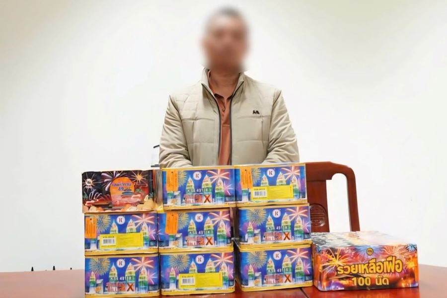 Quảng Trị: Bắt quả tang đối tượng buôn bán pháo hoa nổ trái phép