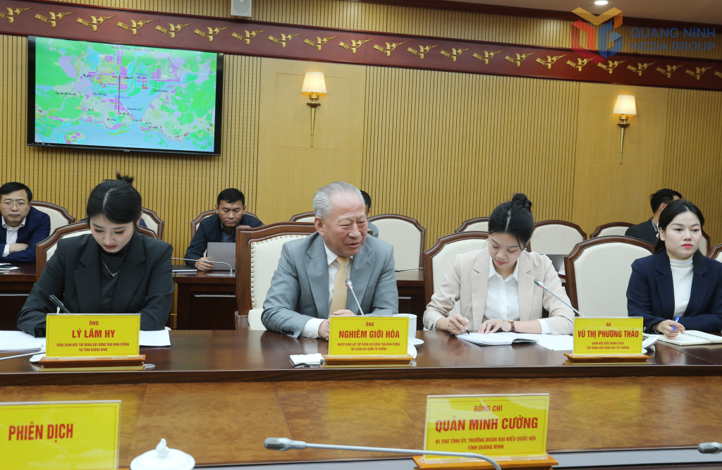 &Ocirc;ng Nghi&ecirc;m Giới H&ograve;a, người s&aacute;ng lập Tập đo&agrave;n x&acirc;y dựng Th&aacute;i B&igrave;nh Dương, ph&aacute;t biểu tại buổi l&agrave;m việc