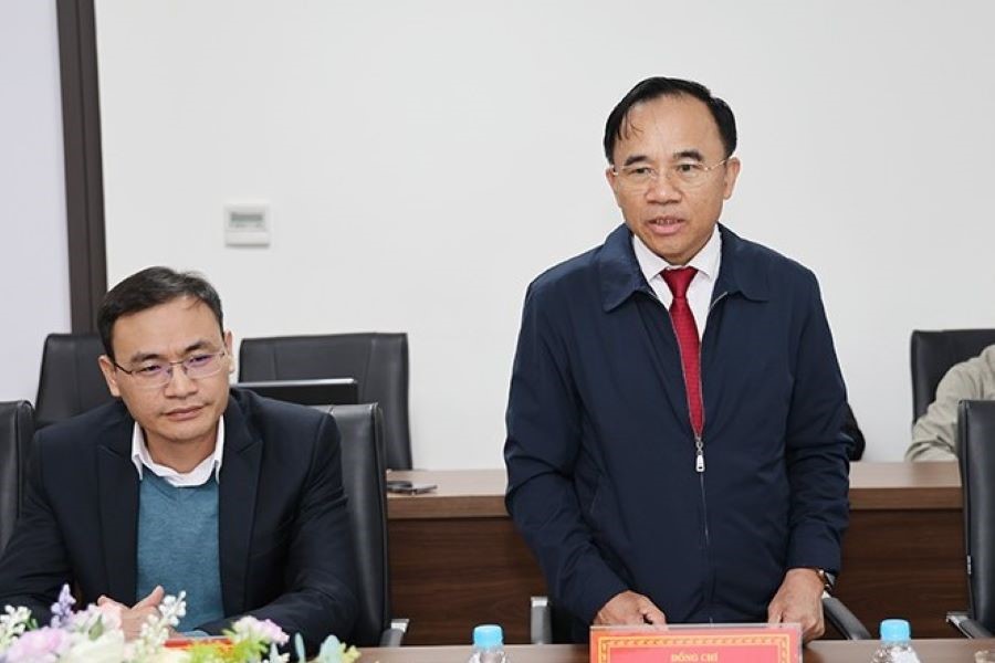 Ph&oacute; Trưởng ban Tuy&ecirc;n gi&aacute;o v&agrave; D&acirc;n vận Tỉnh ủy H&agrave; Tĩnh B&ugrave;i Quang Ho&agrave;n ph&aacute;t biểu tại hội nghị