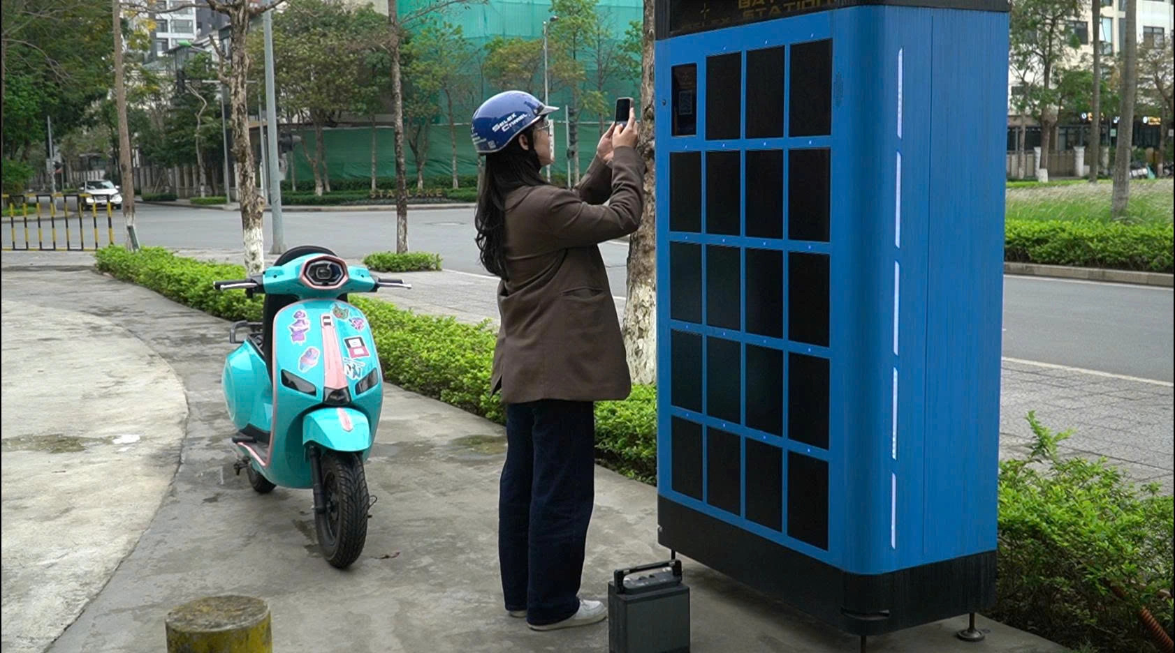 TP. HCM phê duyệt lắp đặt tủ đổi pin xe máy điện trên vỉa hè thúc đẩy giao thông xanh