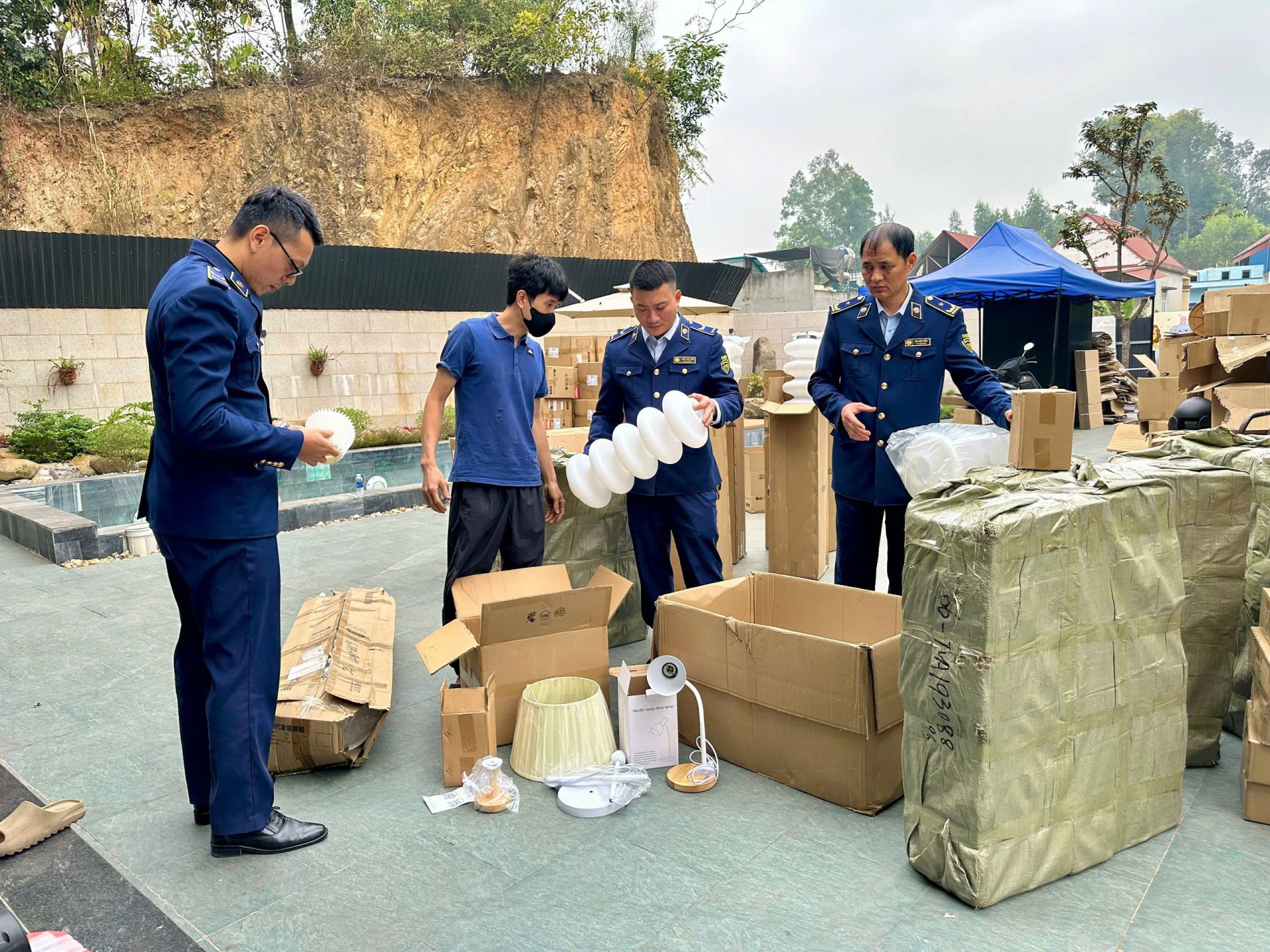 Quản lý thị trường tỉnh Thái Nguyên: Xử lý 4 vụ vi phạm về thương mại điện tử