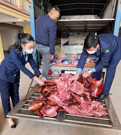 Thái Nguyên: Bắt giữ và tiêu hủy 185 kg thịt lợn không rõ nguồn gốc xuất xứ