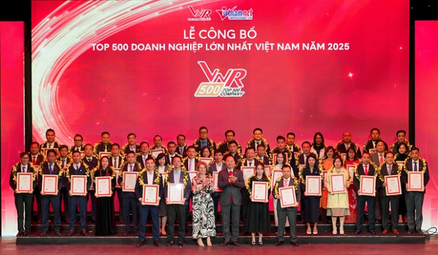 Lễ công bố Top 500 DN lớn nhất Việt Nam. Ảnh: DN Lễ công bố Top 500 DN lớn nhất Việt Nam. Ảnh: DN