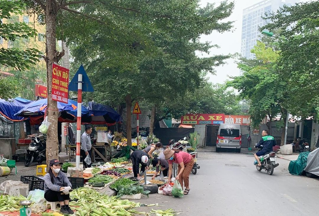 Việc xóa bỏ, xây mới và cải tạo “chợ cóc” sẽ được Hà Nội thực hiện theo lộ trình Việc xóa bỏ, xây mới và cải tạo “chợ cóc” sẽ được Hà Nội thực hiện theo lộ trình