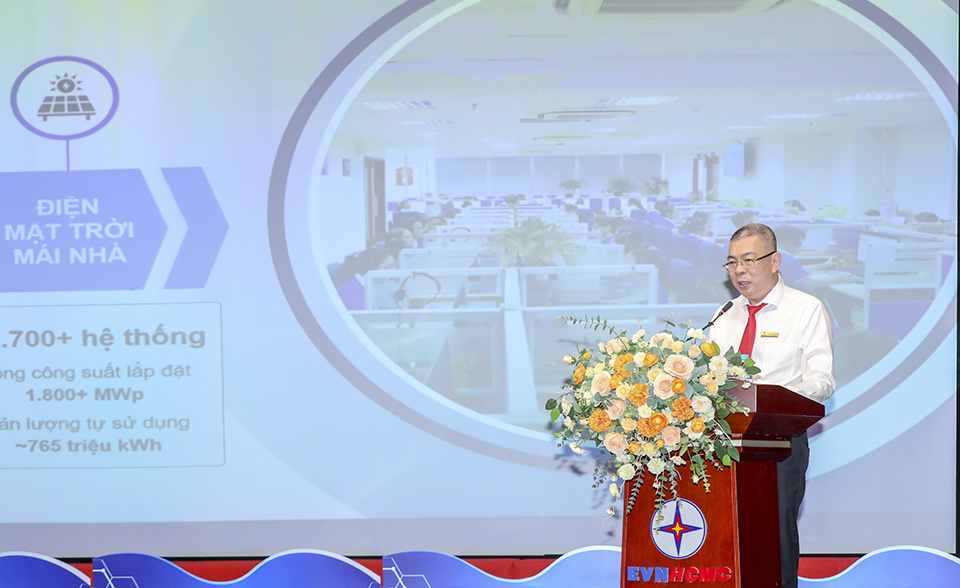 Tổng Giám đốc EVNHCMC Nguyễn Văn Thanh báo cáo tại hội nghị. Ảnh: Thành Trung Tổng Giám đốc EVNHCMC Nguyễn Văn Thanh báo cáo tại hội nghị. Ảnh: Thành Trung