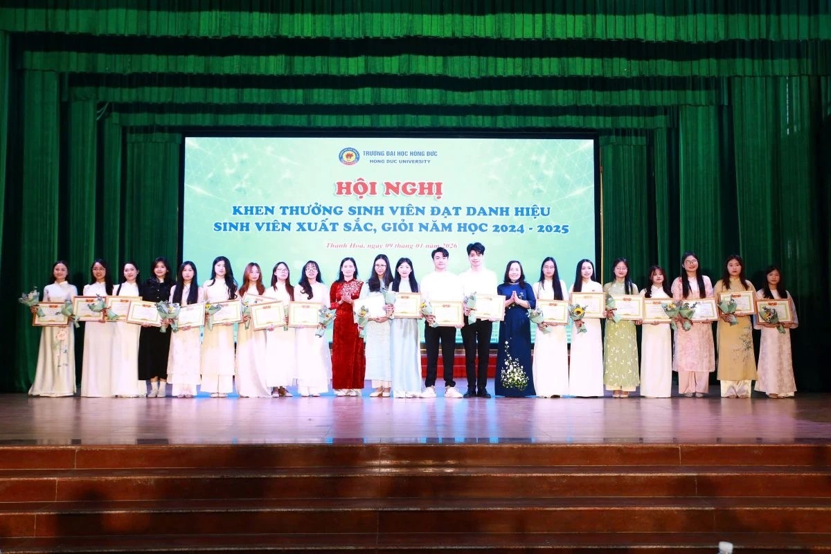 Trường Đại học Hồng Đức tuyên dương sinh viên có thành tích xuất sắc năm học 2024-2025