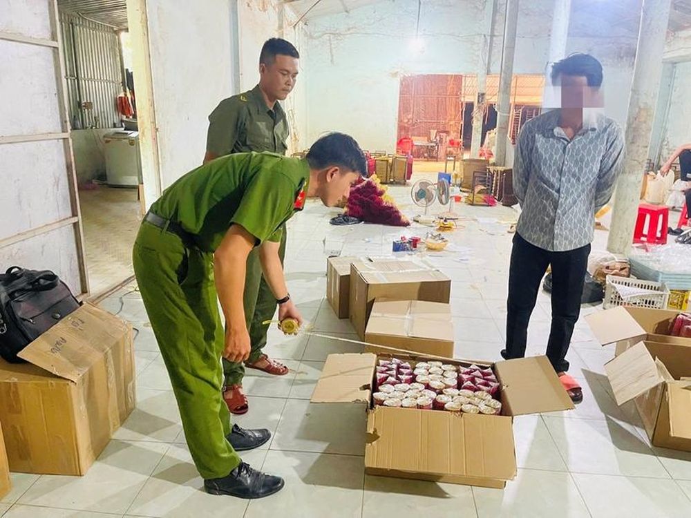 Vĩnh Long: Kiểm tra, phát hiện cơ sở sản xuất nhang giả các thương hiệu nổi tiếng