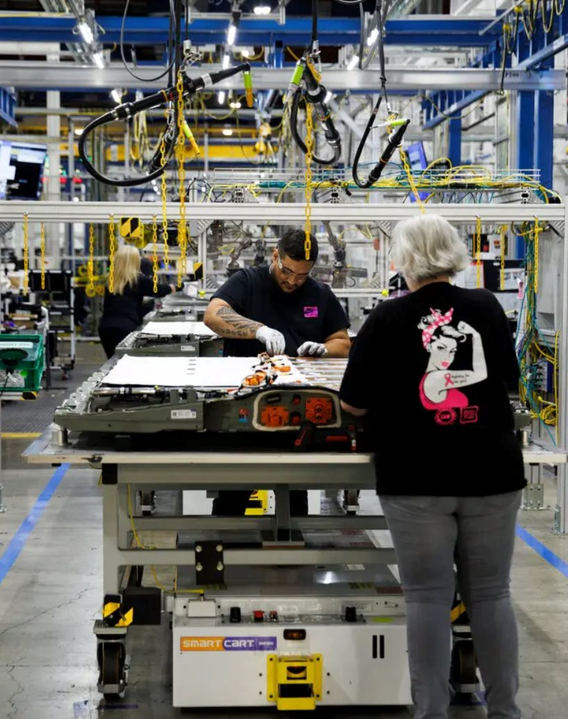 Một hãng ô tô lớn vừa lỗ kỷ lục 7 tỷ USD/quý cuối 2025