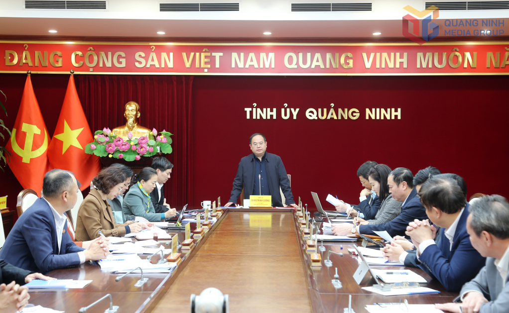 Ông Quản Minh Cường, Bí thư Tỉnh ủy, Trưởng Đoàn ĐBQH tỉnh Quảng Ninh, phát biểu kết luận tại buổi làm việc với tập thể Đảng ủy, lãnh đạo Sở Y tế Ông Quản Minh Cường, Bí thư Tỉnh ủy, Trưởng Đoàn ĐBQH tỉnh Quảng Ninh, phát biểu kết luận tại buổi làm việc với tập thể Đảng ủy, lãnh đạo Sở Y tế