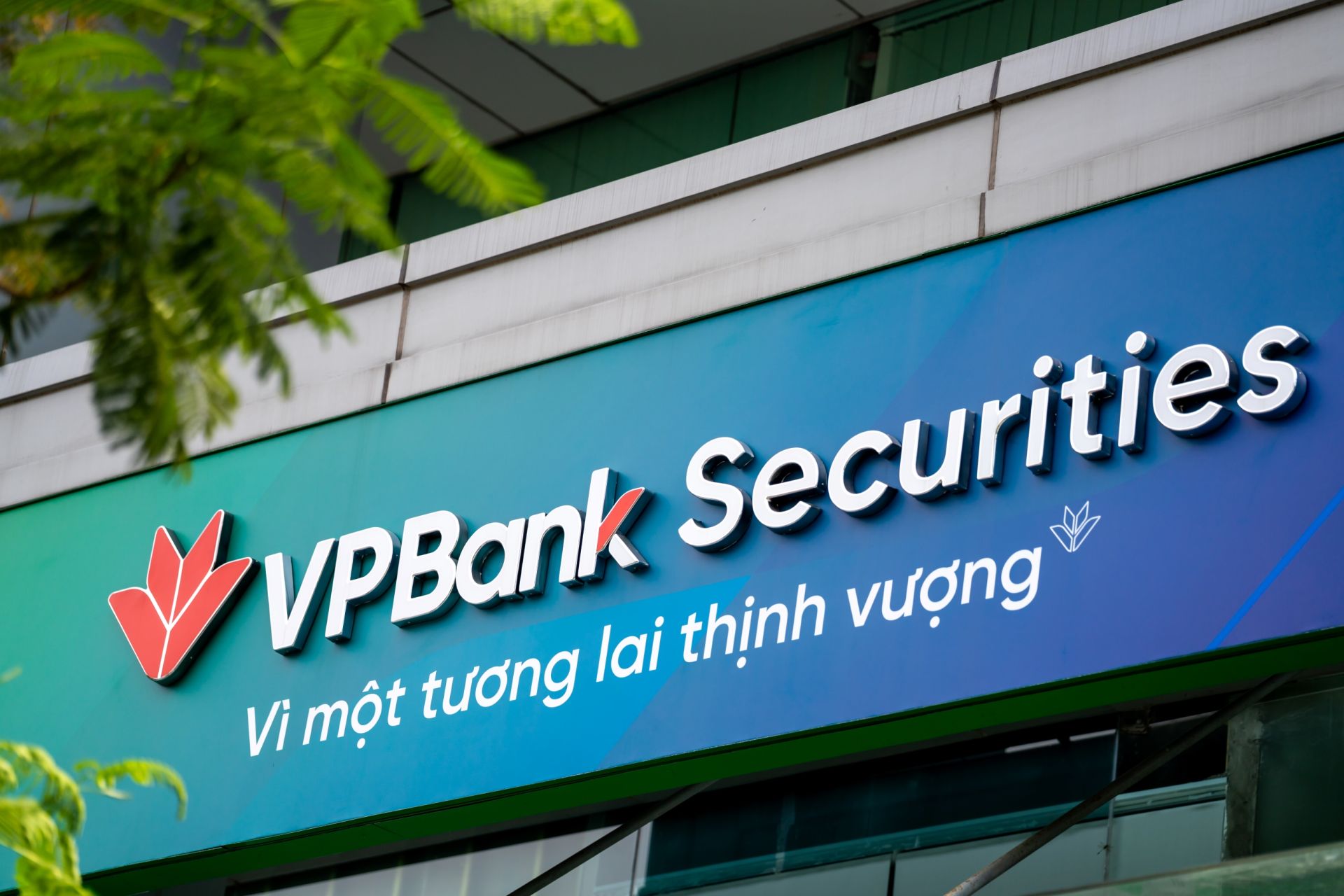 Vượt nhiều đối thủ gạo cội, VPBankS vào top 10 thị phần HoSE