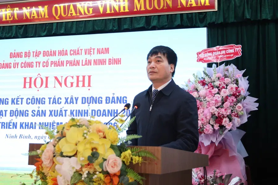 Đồng chí Nguyễn Văn Quý – Phó Bí thư Thường trực Đảng ủy Tập đoàn Hóa chất Việt Nam; Đồng chí Nguyễn Văn Quý – Phó Bí thư Thường trực Đảng ủy Tập đoàn Hóa chất Việt Nam;
