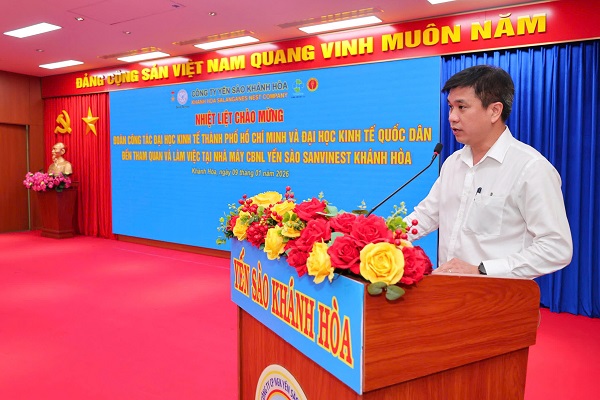 Đại diện L&atilde;nh đạo Trường Đại học kinh tế TP. Hồ Ch&iacute; Minh ph&aacute;t biểu