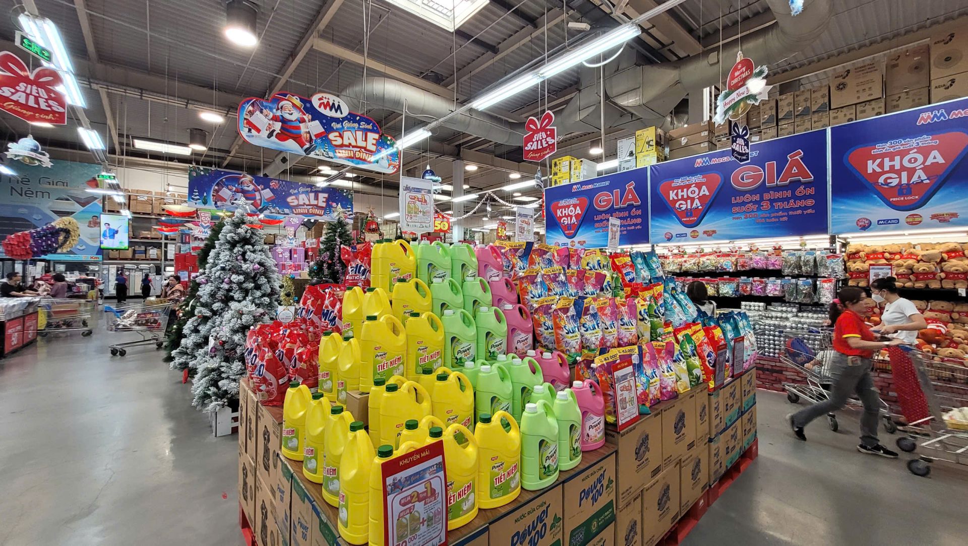 TP. HCM tăng cường chuẩn bị hàng Tết, giữ vững bình ổn giá hàng thiết yếu