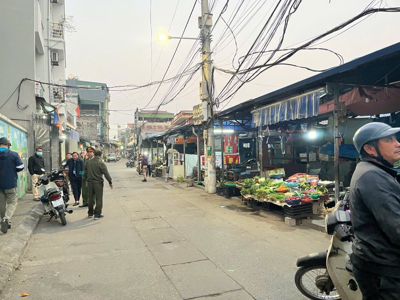 Phường Lĩnh Nam hoàn thành giải tỏa 3 chợ cóc, chợ tạm – từng bước lập lại trật tự đô thị