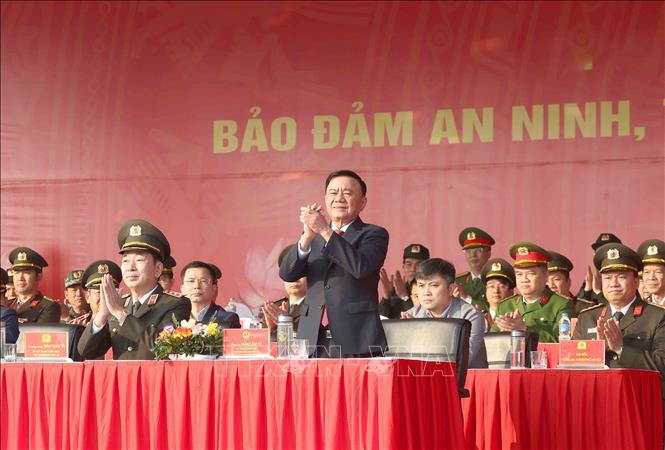 Thường trực Ban B&iacute; thư Trần Cẩm T&uacute; dự Lễ xuất qu&acirc;n, diễn tập phương &aacute;n bảo đảm an ninh, trật tự Đại hội đại biểu to&agrave;n quốc lần thứ XIV của Đảng. Ảnh: Phương Hoa/TTXVN