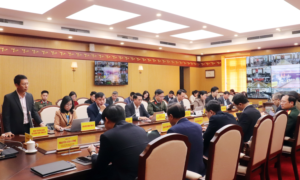 &Ocirc;ng Nguyễn Hồng Dương, Uỷ vi&ecirc;n Ban Thường vụ, Trưởng Ban Tuy&ecirc;n gi&aacute;o v&agrave; D&acirc;n vận Tỉnh uỷ Quảng Ninh, ph&aacute;t biểu tại hội nghị