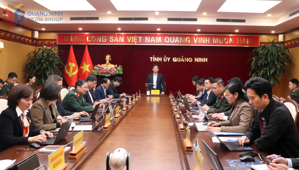 &Ocirc;ng Vũ Quyết Tiến, Ph&oacute; B&iacute; thư Tỉnh uỷ, Chủ tịch Uỷ ban MTTQ tỉnh Quảng Ninh, Ph&oacute; trưởng Ban Chỉ đạo về ph&aacute;t triển khoa học, c&ocirc;ng nghệ, đổi mới, s&aacute;ng tạo v&agrave; chuyển đổi số tỉnh, ph&aacute;t biểu chỉ đạo hội nghị