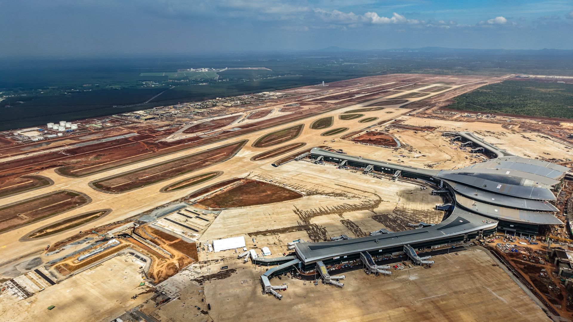 Nhà ga Cảng HKQT Long Thành tích hợp nhiều công nghệ hiện đại với mục tiêu vận hành sân bay thông minh 5 sao, tự động hóa quy trình, nâng cao trải nghiệm hành khách Nhà ga Cảng HKQT Long Thành tích hợp nhiều công nghệ hiện đại với mục tiêu vận hành sân bay thông minh 5 sao, tự động hóa quy trình, nâng cao trải nghiệm hành khách