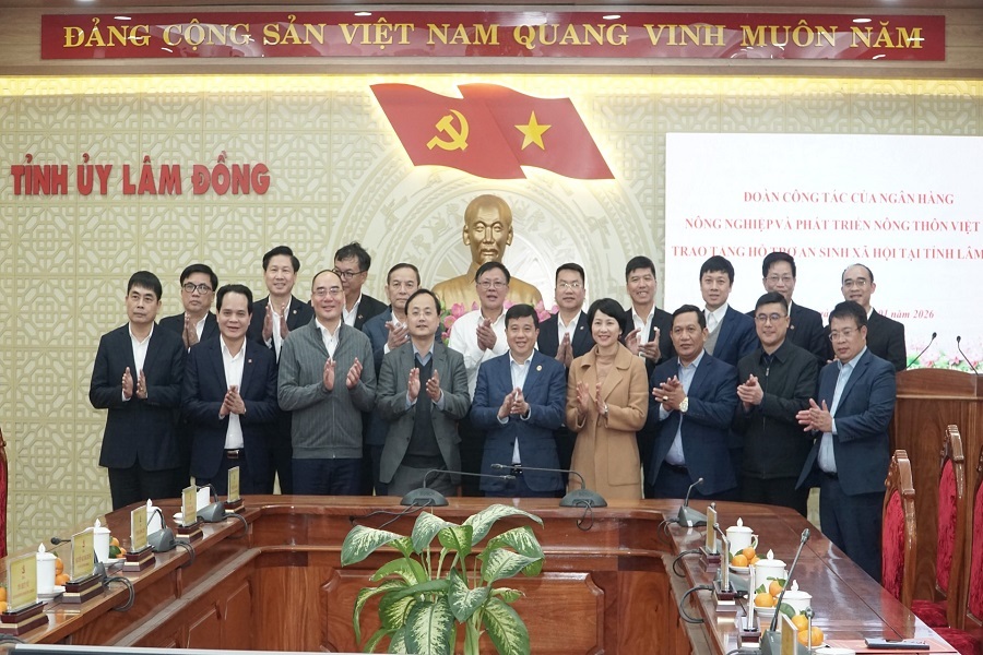 Đoàn công tác của Ngân hàng Nông nghiệp và Phát triển Nông thôn Việt Nam chụp hình lưu niệm cùng lãnh đạo tỉnh Lâm Đồng Đoàn công tác của Ngân hàng Nông nghiệp và Phát triển Nông thôn Việt Nam chụp hình lưu niệm cùng lãnh đạo tỉnh Lâm Đồng