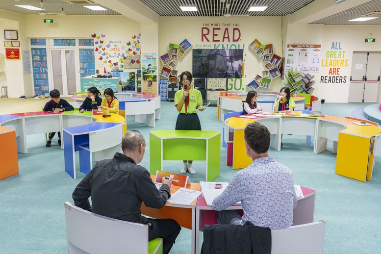 Ng&agrave;nh gi&aacute;o dục v&agrave; đ&agrave;o tạo H&agrave; Nội đang thể hiện quyết t&acirc;m mạnh mẽ, từng bước hiện thực h&oacute;a mục ti&ecirc;u đưa tiếng Anh trở th&agrave;nh ng&ocirc;n ngữ thứ hai trong trường học.