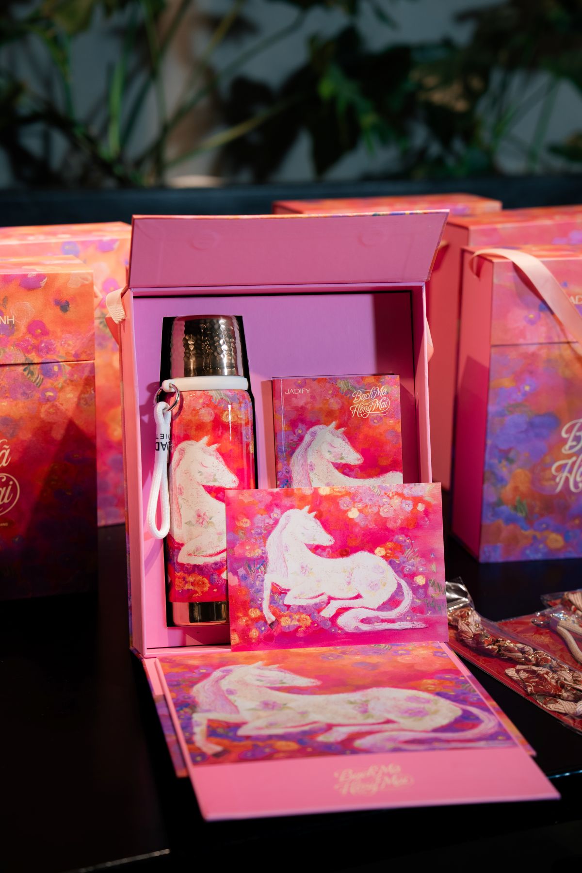 Bộ sản phẩm qu&agrave; tặng: Bạch M&atilde; Hồng Mai