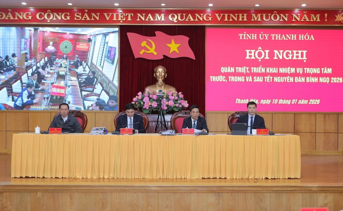 Bí thư Tỉnh ủy Nguyễn Doãn Anh và các đồng chí Phó Bí thư Tỉnh ủy chủ trì hội nghị. Bí thư Tỉnh ủy Nguyễn Doãn Anh và các đồng chí Phó Bí thư Tỉnh ủy chủ trì hội nghị.