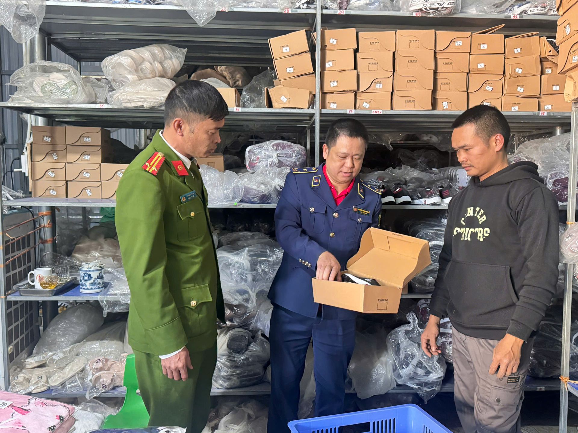 Ninh Bình: Xử lý nhiều vụ kinh doanh hàng giả, hàng không rõ nguồn gốc