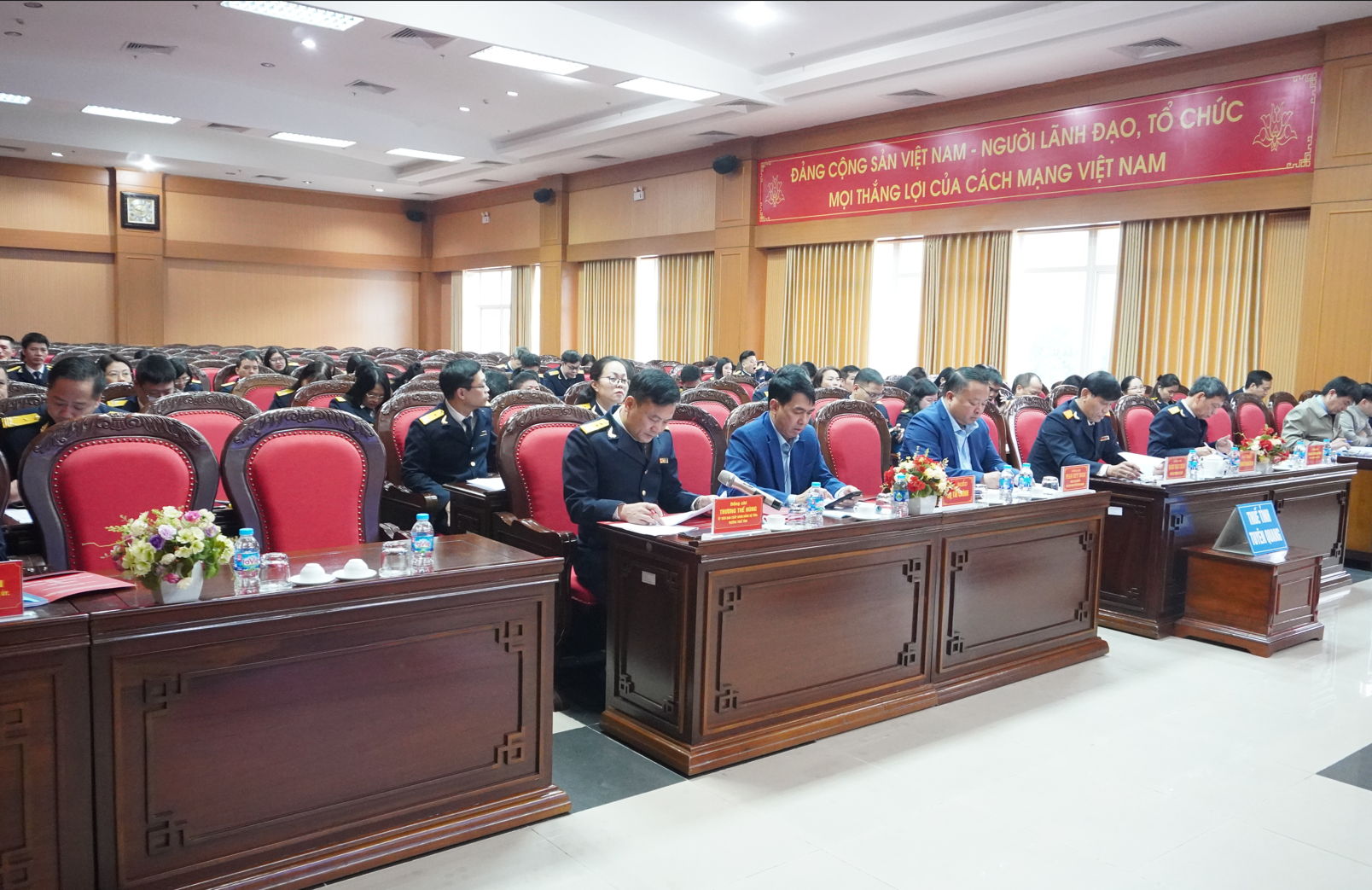 Quang cảnh Hội nghị tổng kết c&ocirc;ng t&aacute;c thuế năm 2025, triển khai nhiệm vụ c&ocirc;ng t&aacute;c thuế năm 2026 của Thuế tỉnh Tuy&ecirc;n Quang. Ảnh: KT