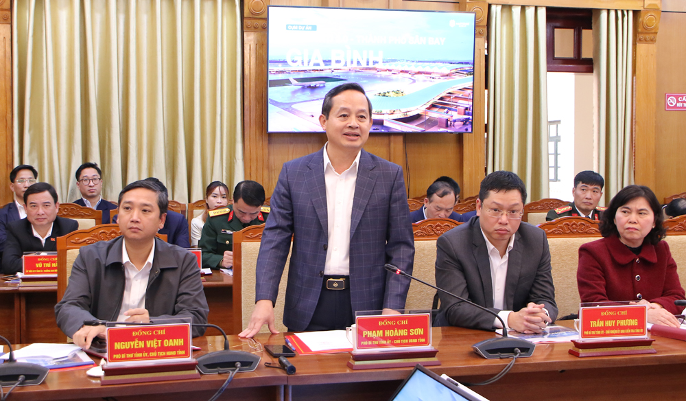 Chủ tỉnh UBND tỉnh Bắc Ninh Phạm Ho&agrave;ng Sơn ph&aacute;t biểu tại hội nghị.