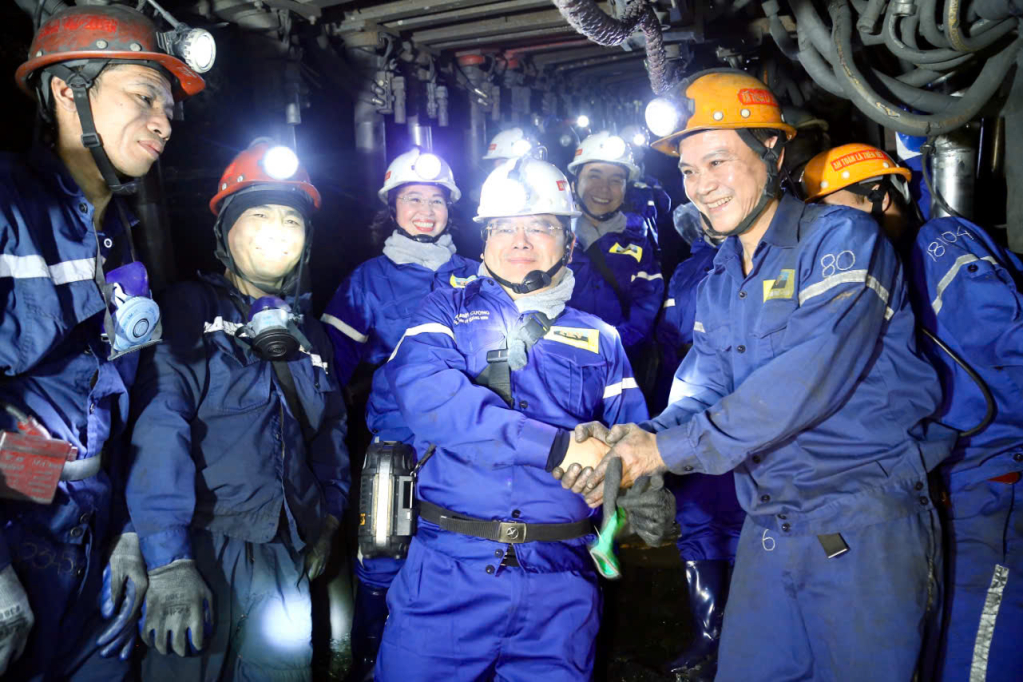 Bí thư Tỉnh ủy Quảng Ninh Quản Minh Cường thăm, động viên cán bộ, công nhân Than Mạo Khê