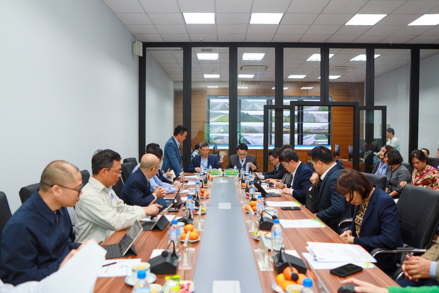 To&agrave;n cảnh buổi l&agrave;m việc