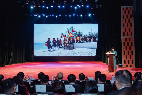 B&agrave; Trịnh Thị Hồng V&acirc;n &ndash; Chủ tịch HĐTV C&ocirc;ng ty Yến s&agrave;o Kh&aacute;nh H&ograve;a ph&aacute;t biểu