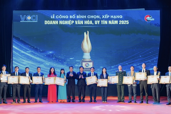 Chụp ảnh &ldquo;Top 20 Doanh nghiệp văn h&oacute;a, uy t&iacute;n năm 2025&rdquo; được vinh danh