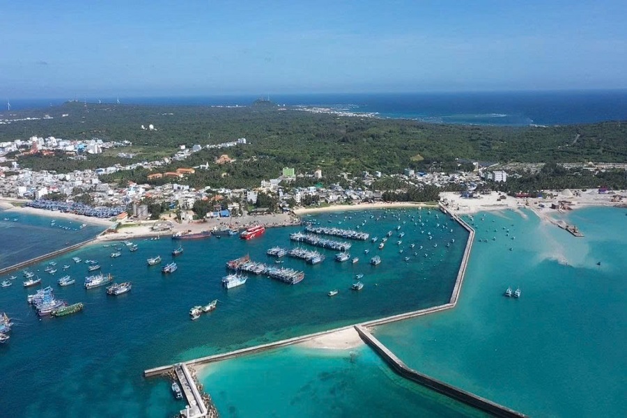 Đặc khu Ph&uacute; Qu&yacute; nh&igrave;n từ hướng biển v&agrave;o đất liền. Ảnh tư liệu