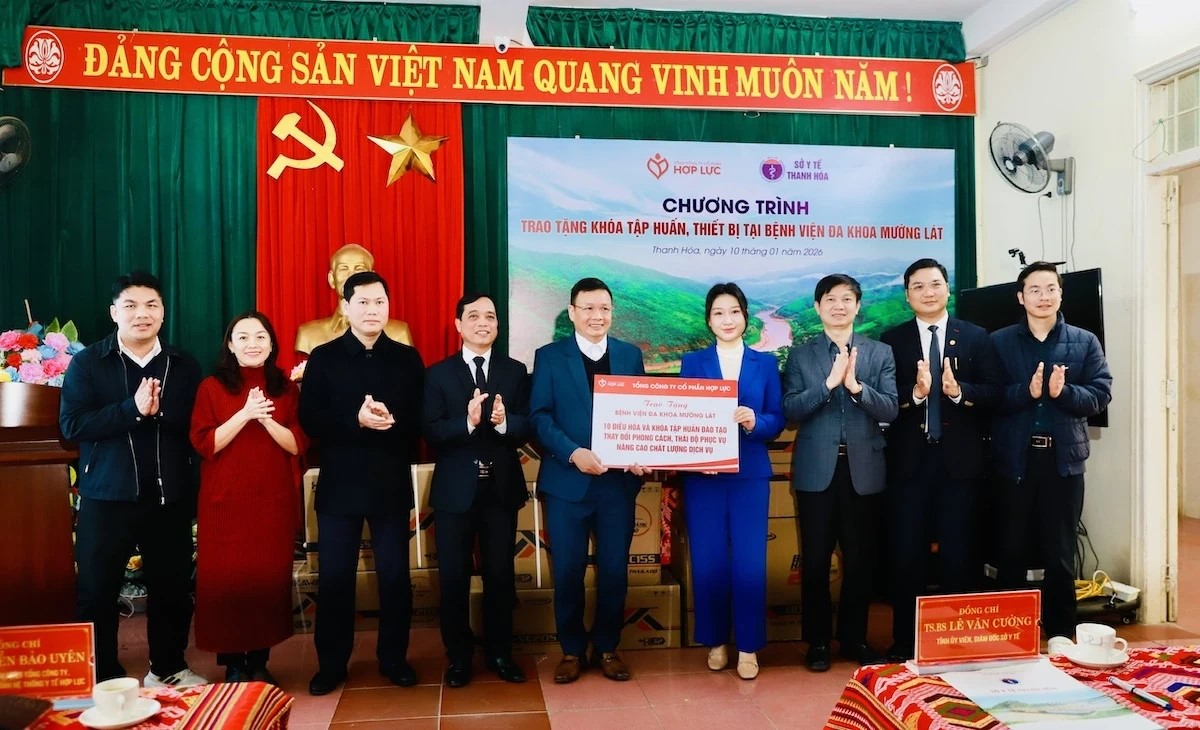 Thanh Hóa: Trao tặng thiết bị và gói tập huấn chuyên môn cho Bệnh viện Đa khoa Mường Lát