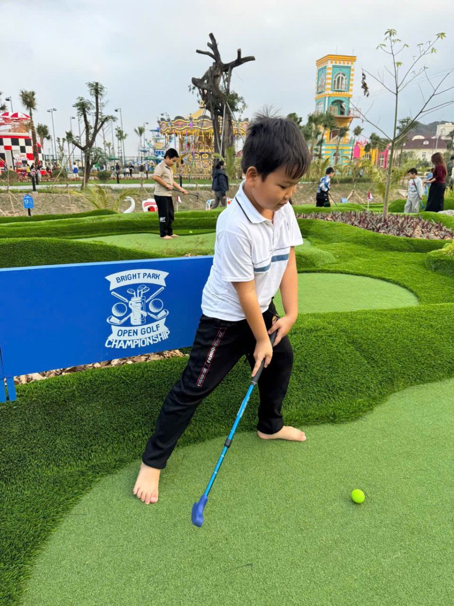 Bright Park c&ograve;n sở hữu s&acirc;n minigolf 18 hố độc đ&aacute;o v&agrave; duy nhất tại Việt Na