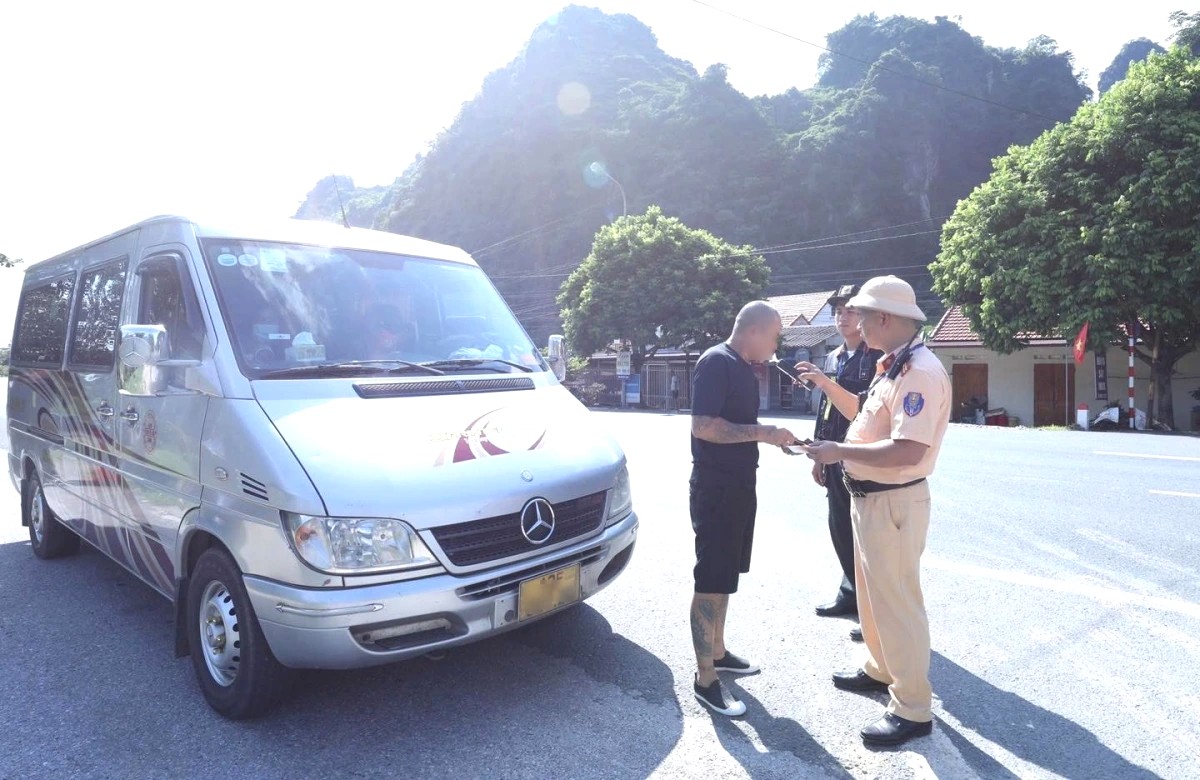 Lạng Sơn tăng cường kiểm tra, kiểm soát hoạt động kinh doanh vận tải bằng xe ô tô