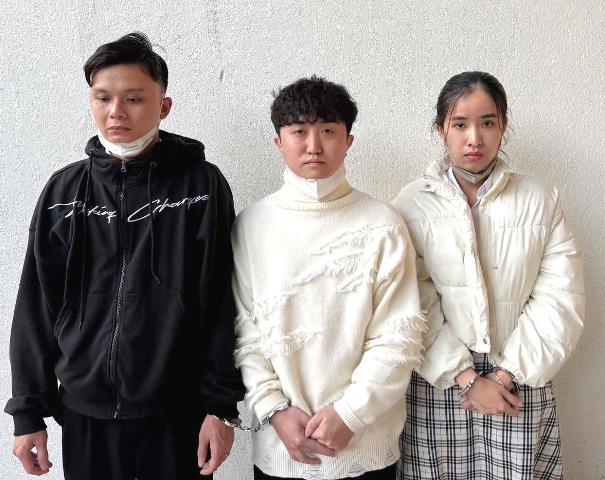 Tạm giữ 3 đối tượng tại cơ sở Samdi Tạm giữ 3 đối tượng tại cơ sở Samdi