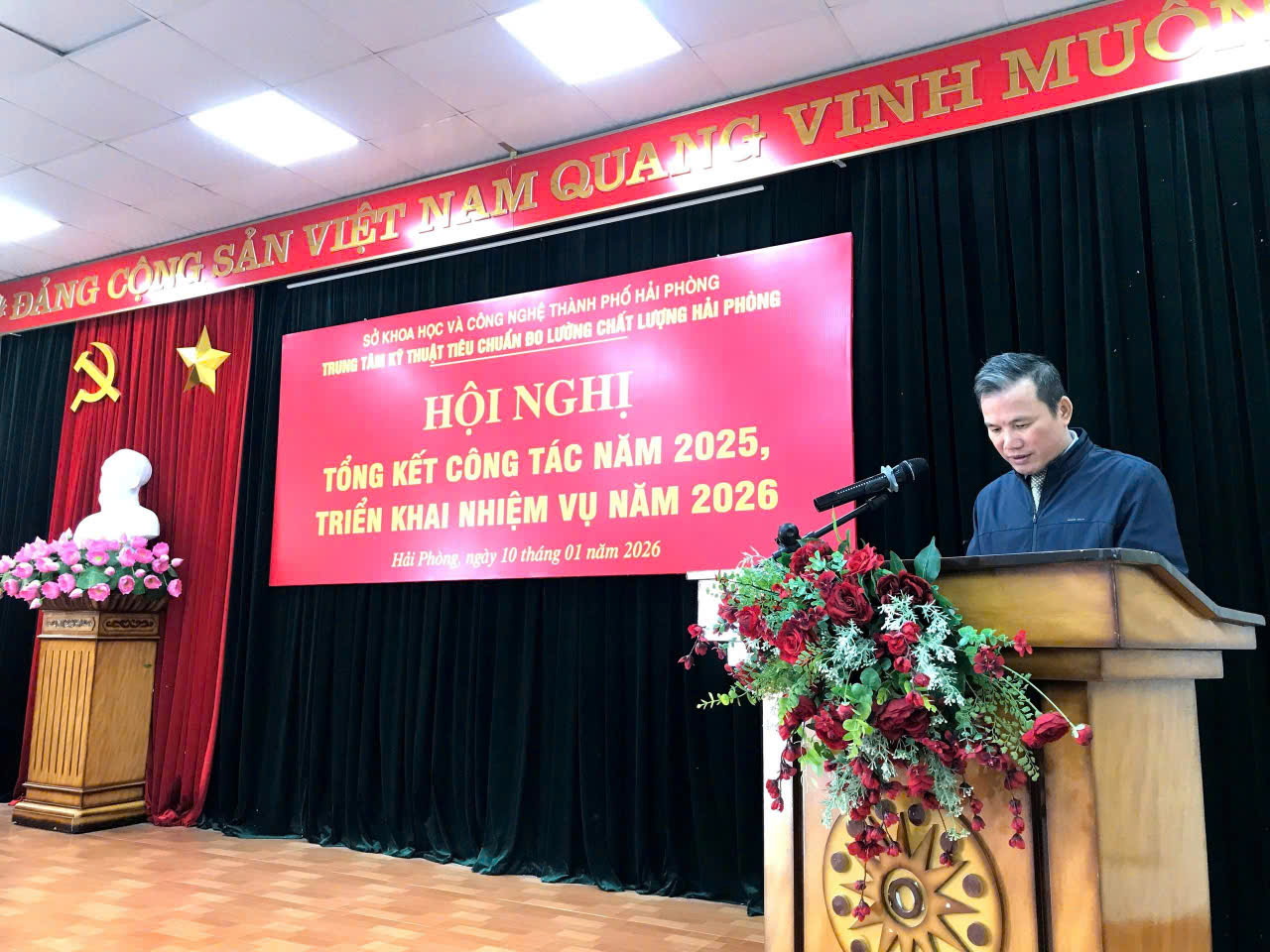 Đồng chí Lê Duy Thủy - Phó Giám đốc Trung tâm trình bày báo cáo tại Hội nghị. Đồng chí Lê Duy Thủy - Phó Giám đốc Trung tâm trình bày báo cáo tại Hội nghị.