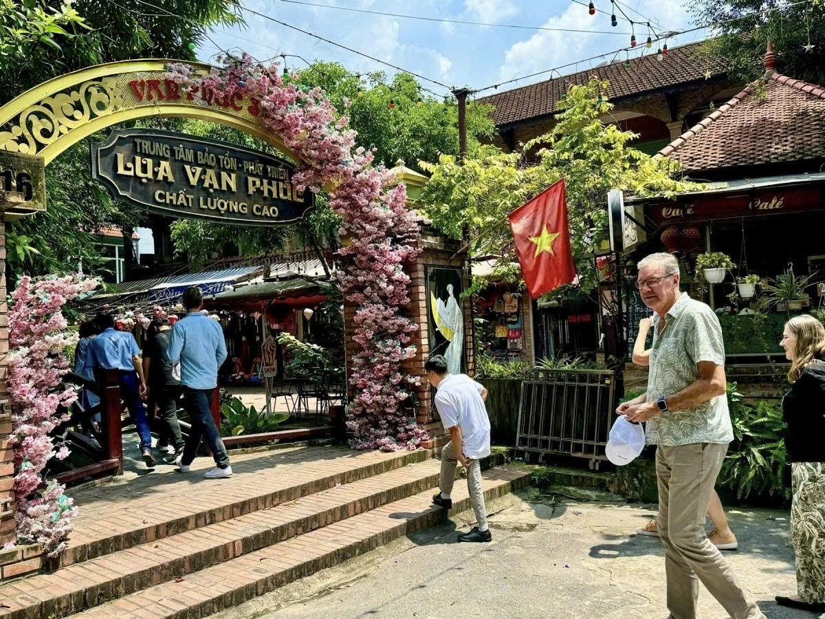 Du lịch Hà Nội làm mới sản phẩm, đưa di sản và làng nghề vào tour trải nghiệm