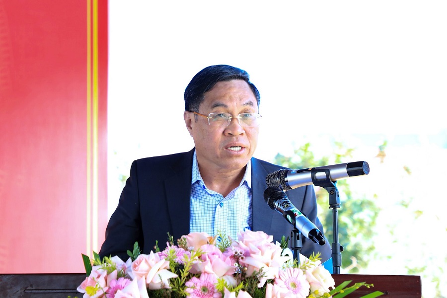 Ph&oacute; Chủ tịch UBND tỉnh V&otilde; Ngọc Hiệp ch&uacute;c mừng 